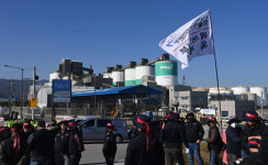 [포토뉴스]강릉 한라시민트 앞에서 파업중인 화물연대