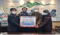 [포토뉴스]홍천 두촌면 역내리 경로당 이웃돕기 물품 전달