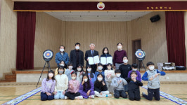 [포토뉴스]춘천시노인회, 춘천 조양초와 협약서 교환