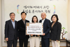 [포토뉴스](주)희망농자재·(주)희망건설 철원군에 장학금 기탁