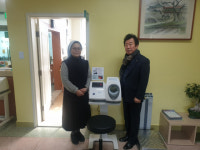 [포토뉴스]강릉신협 갈바리의원에 혈압계 기증
