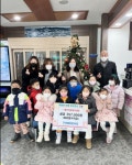 [포토뉴스]고성 프뢰벨어린이집 바자회 수익금 기부