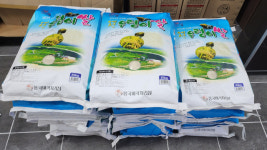 [미담]철암동 탄광문화장터 불로닭, 사랑의 쌀 200kg 기탁