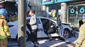 강릉 임당동 사거리 차량 충돌…운전자 2명 중상