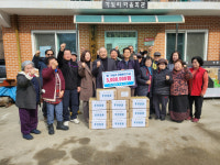 [포토뉴스]㈜매일봄, 마을발전기금 및 후원물품 전달