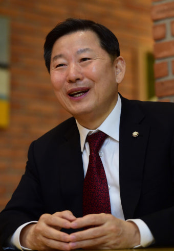 이철규 “친윤일색? 당원 모두가 친윤…우려 없애겠다”