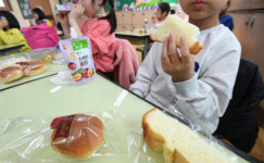 [포토뉴스]급식 대신 빵