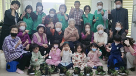 [포토뉴스]새마을작은도서관봉사단 숯화분 만들기 체험