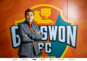 강원FC 김병지 대표이사, 강릉 산불 피해 복구 성금 1,000만원 전달