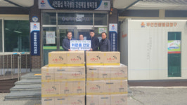 [포토뉴스]동해식품·까막장이야기, 이재민 장류세트 전달