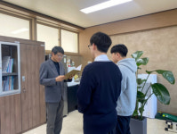 [포토뉴스]박영록 신경외과의원 (사)이웃에 장학금 전달