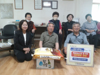 [포토뉴스]속초시 대포동주민자치위원회, 경로당에 후원물품 전달
