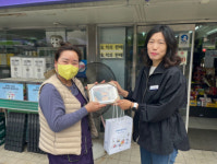 [포토뉴스]양구군 방산면 맞춤형복지팀 수상 주민에 기념사진 액자 제공