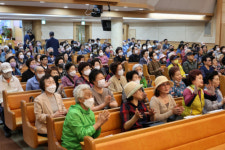 [포토뉴스]묵호노인종합복지관, 동해장로교회 후원 경로잔치