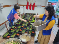 [포토뉴스]동해시 발한동바르게살기위원회, 반찬 나눔 봉사