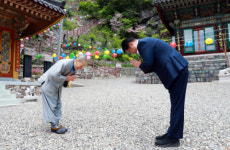 [포토뉴스]이상호 태백시장 부처님 오신 날 맞이 사찰 방문