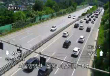 피서 인파에 서울→강릉 5시간…고속도로 정체 오후 8시 해소 전망
