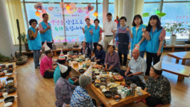 [포토뉴스] 횡성둔내 어르신 생일상 차려주기