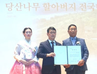 영월 하송1리 정승태 이장, ‘당산나무 할아버지’ 자격