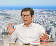 [인터뷰]“항만 개발은 돌밭을 옥토로 바꾸는 작업. 포기할 수 없다.”