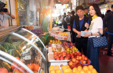 [포토뉴스]강릉 중앙시장 찾은 김건희 여사