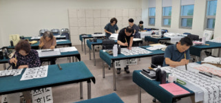 화천문화원 ‘한글서예교실’ 인기