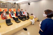 [포토뉴스] 춘천시의회 기획행정위원회 도서관 현장 방문