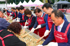 “고향맛나는 횡성더덕 요리 맛보러 오세요~”