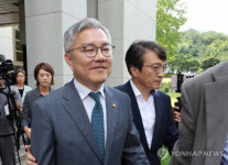 '조국 아들 인턴확인서' 써준 최강욱 의원직 상실…징역 8개월에 집행유예 2년