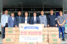 [포토뉴스]대한한돈협회 인제지회 이웃돕기 성품 기탁