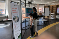 인제 기적의 도서관 ‘인제 내린천댐 건설반대 주민운동’ 자료 전시