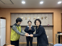 [포토뉴스]강릉의료원 노동조합, 성덕동에 ‘사랑의 김장나누기’ 후원