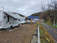 산책 나왔다가 쌓인 쓰레기와 고기 굽는 연기로 불쾌한 적 한 두번 아냐…단속 왜 안하는지