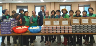 [포토뉴스] 우천 새마을 부녀회 홀몸가구에 반찬