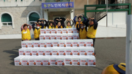 [포토뉴스]춘천동산노인복지센터, 사랑의 김장김치 전달