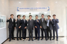 [포토뉴스]강석진 중진공 이사장 (주)큐브랩스 방문