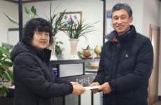 [포토뉴스]영월군 주천면 아뜰리에 펜션, 성금 100만원 기탁