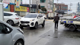 원주 물레방아거리 주차 난립·인도 부재로 안전 우려