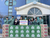 [포토뉴스]춘천 사우동교회, 강원가정위탁지원센터에 희망상자 후원