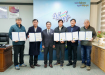 [포토뉴스]양구군강원한우축산작목연합회 이웃돕기성금 기탁