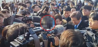 이재명, 부산 방문 중 목 부위 습격 당해 쓰러져…60대 남성 용의자 현장서 검거