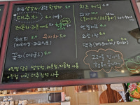 [Life]일상 속 여유 홍천 ‘성당앞카페’…고래 소품 A to Z ‘카페고래’