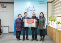 [포토뉴스]양구 국토정중앙면 대월2리 노인회 이웃돕기성금