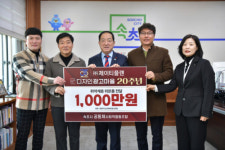 [포토뉴스]제이티플랜·디자인광고마을. 취약계층 지원 성품 전달
