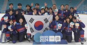 [포토뉴스]2024 강원 동계청소년올림픽 …여자하키 은메달