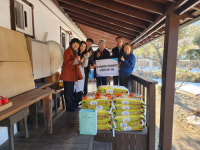 [포토뉴스]임남호 양구교육장·직원 사회복지시설 지원