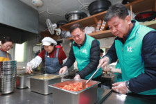 [포토뉴스]KT강북·강원고객본부·노조 설맞이 봉사·후원