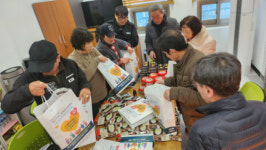 [포토뉴스]황지동 행정복지센터, 설 명절맞이‘황부자 영양꾸러미’나눔