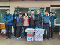 [포토뉴스]춘천남부새마을금고 퇴계·석사동 경로당 물품전달