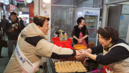 김진태 지사 원주시장서 설 맞이 전통시장 장보기